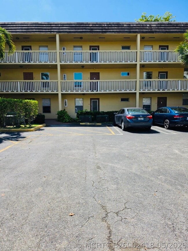 Building Photo - 5940 NW 64th Ave Unit 106