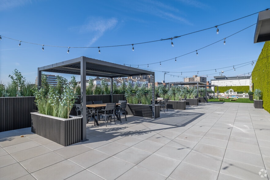 Rooftop Garden 9,000SF