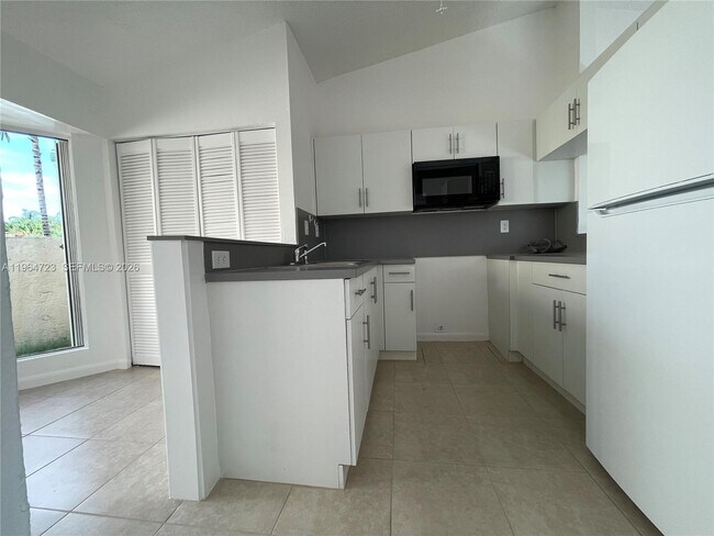 1210 San Remo Cir