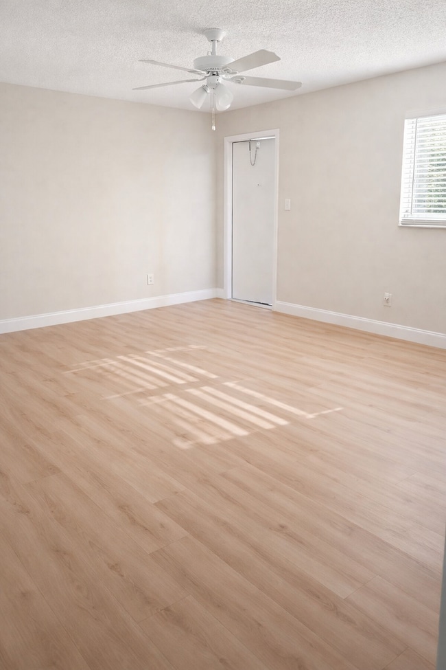 Photo - Sabal Palm Apartments