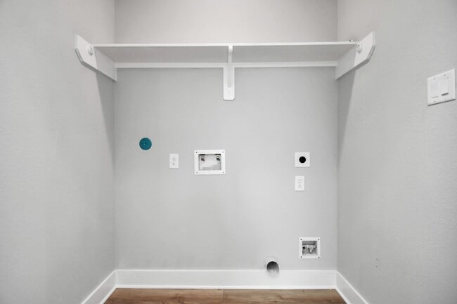 Photo - 6817 Peerless St