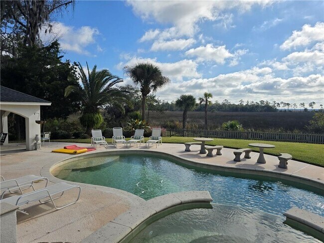 Photo - 205 Sutherland Dr