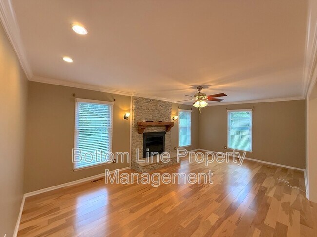 Photo - 317 Treeline Dr