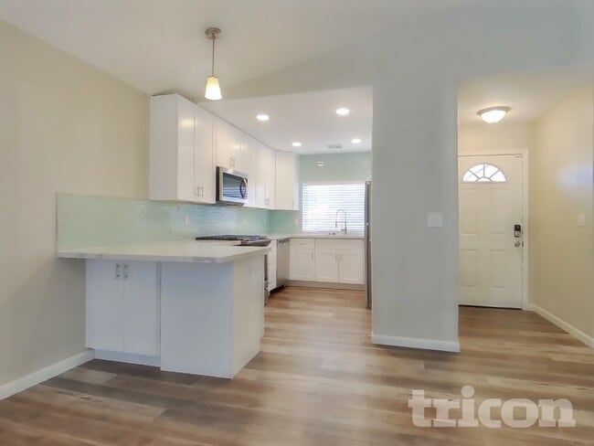 Photo - 857 E Saragosa St