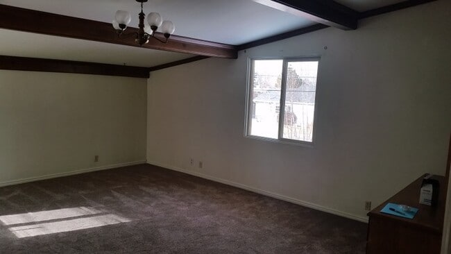 Photo - 671 E 445 S