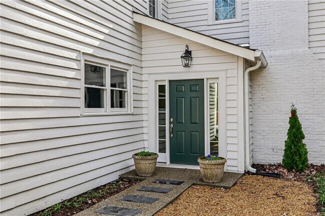 43 Peachtree Way NE