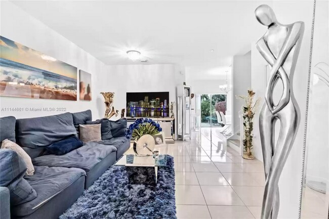 Photo - 3709 NE 4th St