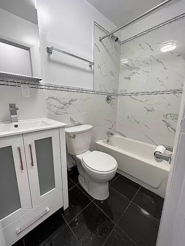 Photo - 172 Attorney St Unit 5