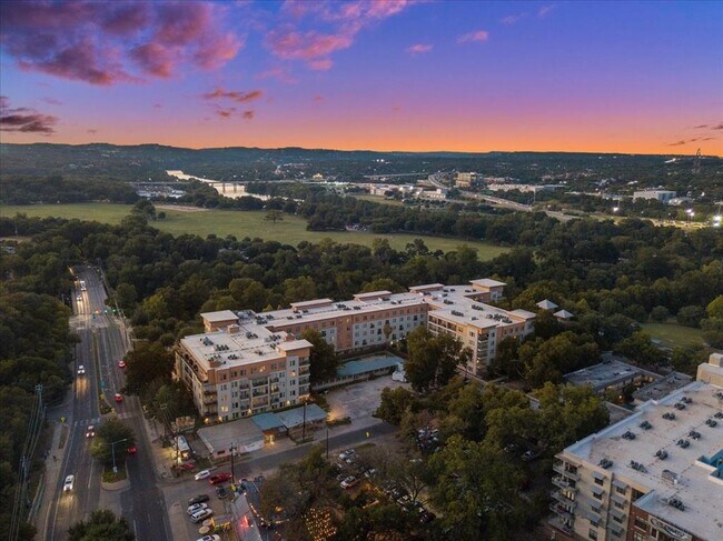 Building Photo - 1900 Barton Springs Rd Unit 5001