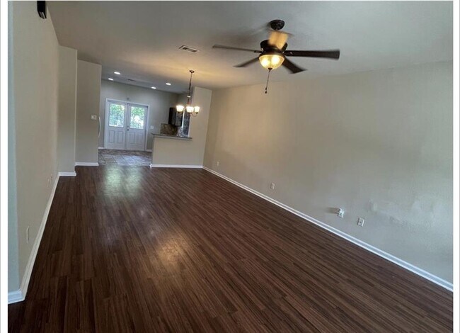 Photo - 3225 Hurley St