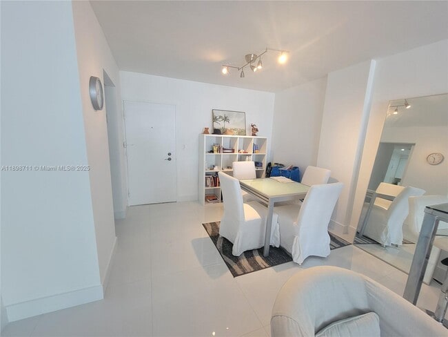 Photo - 800 West Ave Unidad 810