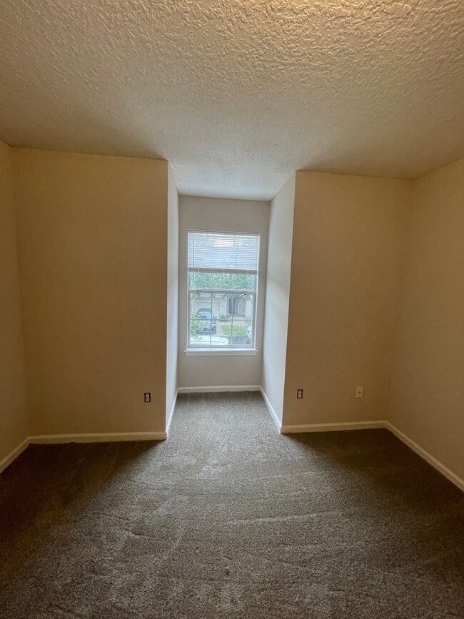 Photo - 5260 Collins Rd