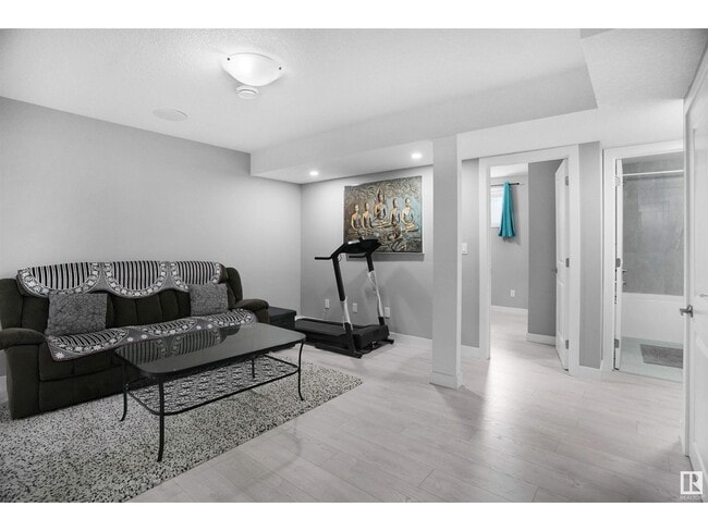 Photo - 2333 Wonnacott Crescent