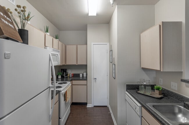 4BR, 4BA - 1220 SF