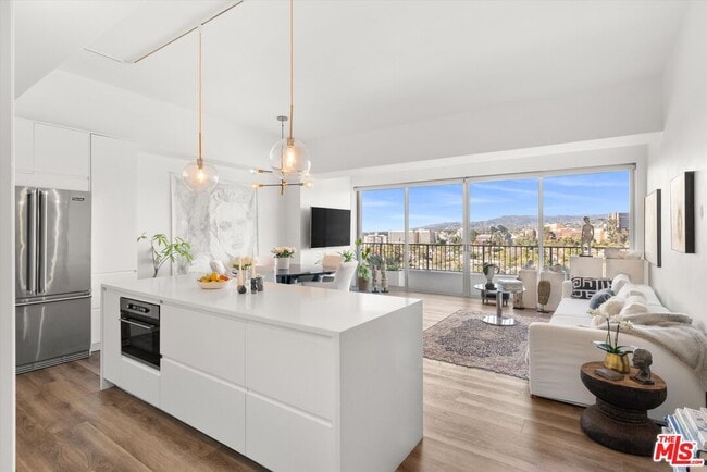 Building Photo - 10501 Wilshire Blvd Unit 1811 Rental