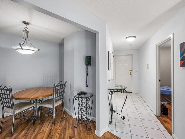 Photo - 42 Loomis St Unidad 217