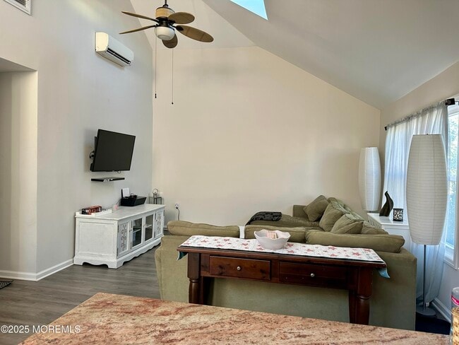 Photo - 559 Tarpon Ave