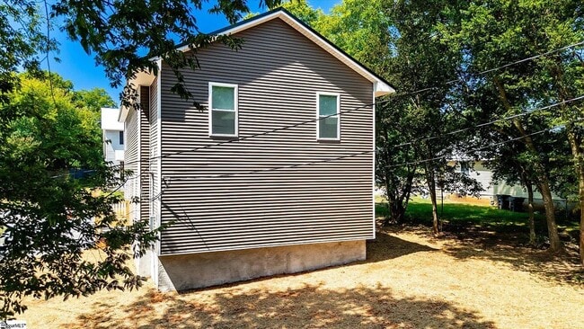 Photo - 302 E St