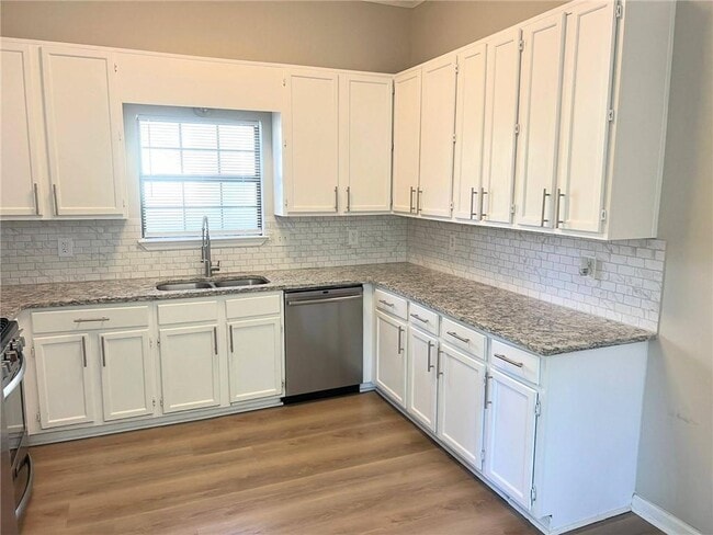 Photo - 2961 Hawk Ct SE