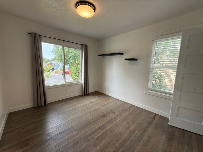 Photo - 909 Crandall Ave S