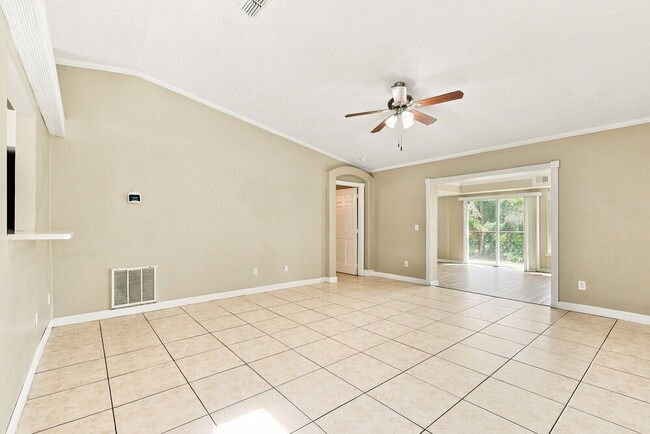 2702 Woodstream Cir