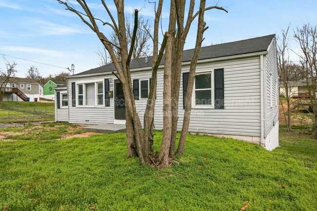 Photo - 605 Abston St