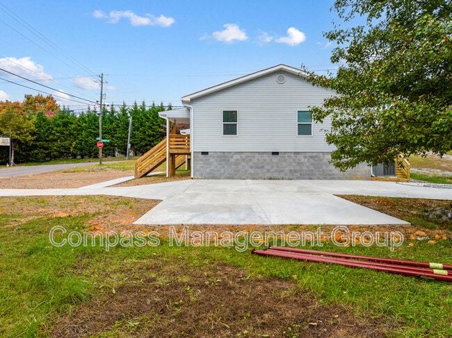 Photo - 6900 Seaver Dr NW