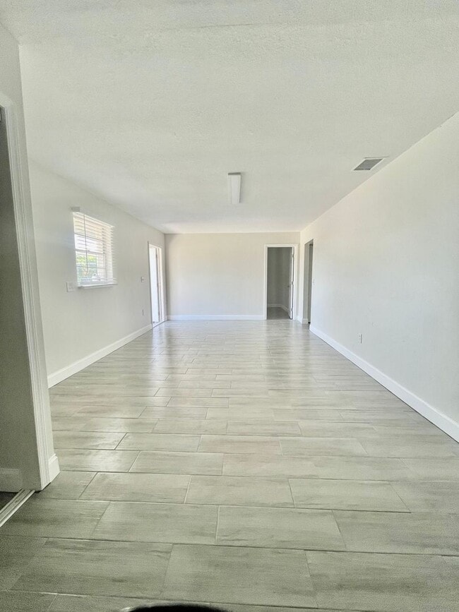 Photo - NEWLY RENOVATED SINGLE LEVEL 3 BEDROOM UNITS ON A QUIET STREET Unit 4211 Maine St