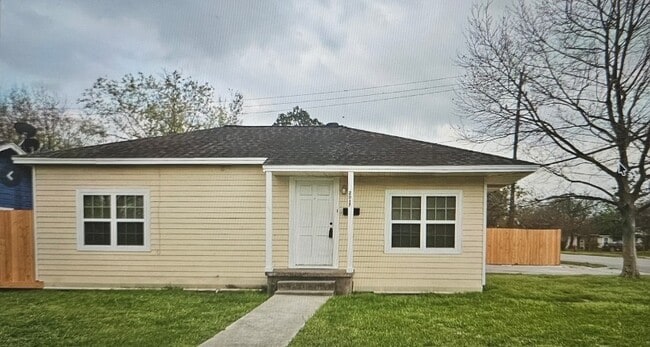 Building Photo - 2017 3rd St