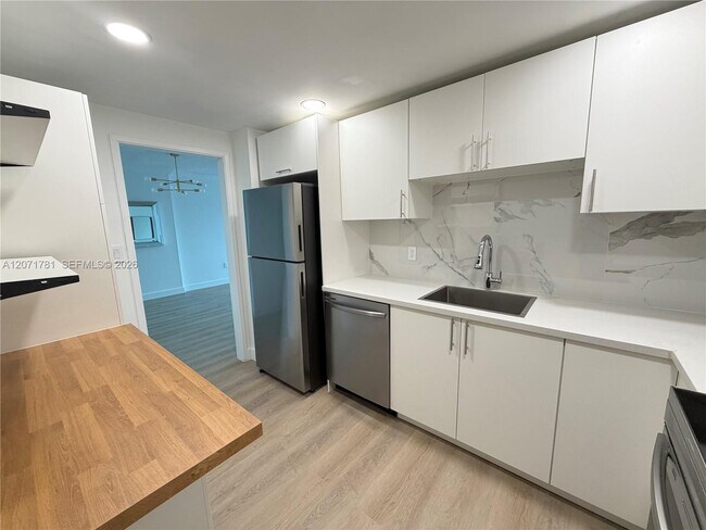 Photo - 400 Kings Point Dr Unit 604