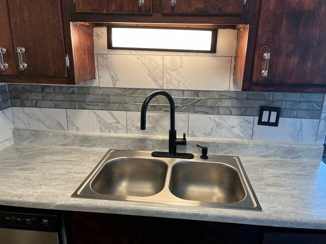 Photo - 2984 Benchwood Rd