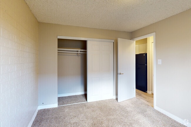 1BR, 1BA - 650SF