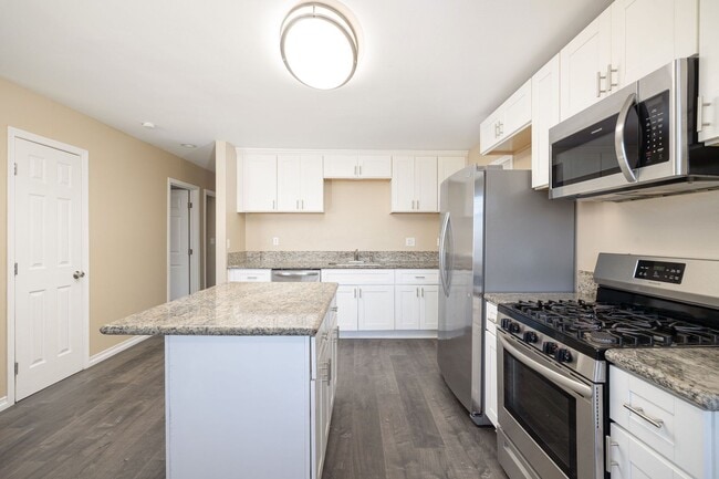 Photo - Single family home for rent 4bed/2bath! Mo...