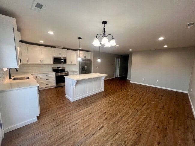 Photo - 113 Grant Dr Unit #B