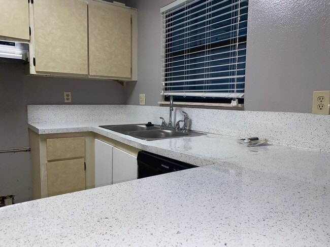Photo - LEASE NOW AND ENJOY 50% OFF 2ND MONTH! Spa...