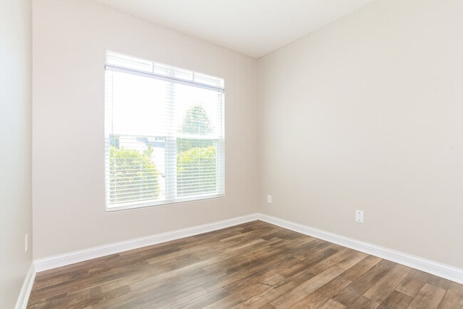 Photo - 237 Hennepin Dr