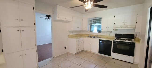 Photo - 644 Kingstowne Pl