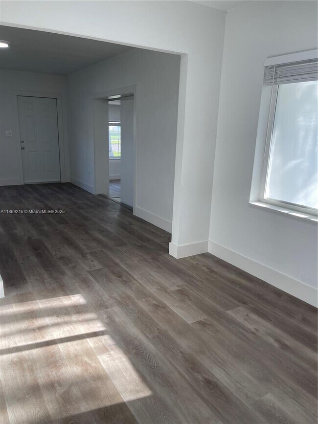 Photo - 771 NE 137th St