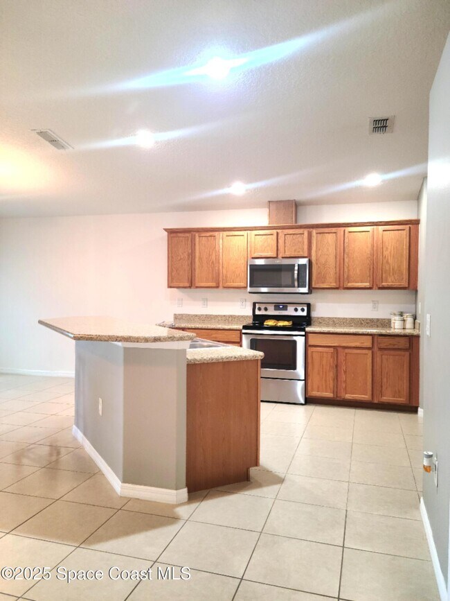 Photo - 883 Fairhaven St NE