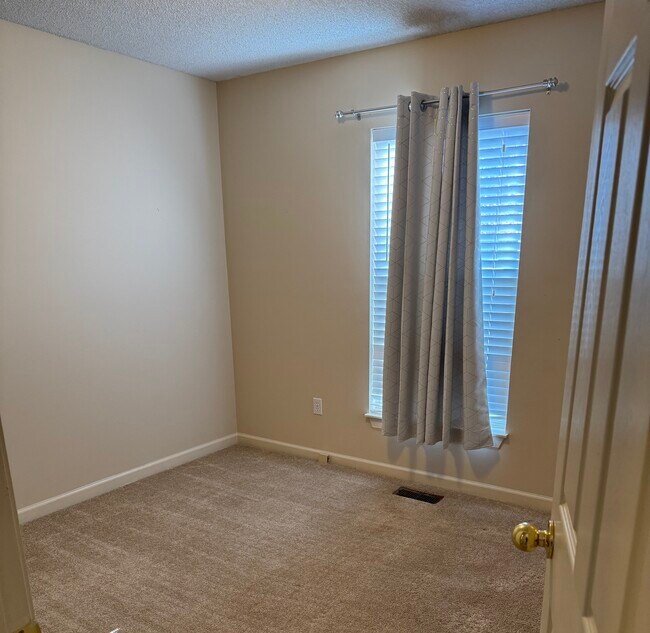 Photo - 1160 E 77th Ter