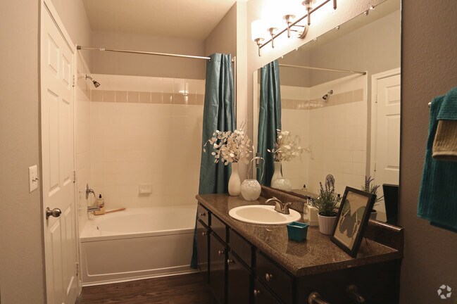 1br, 1ba_Bathroom_847 sf