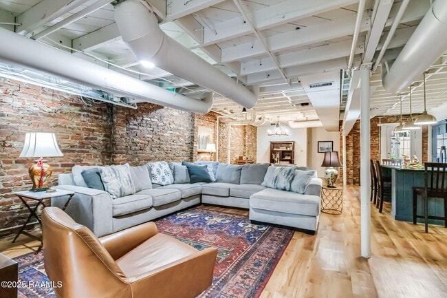 Photo - 109 French St