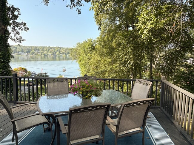 Photo - 421 Hemlock Point Dr