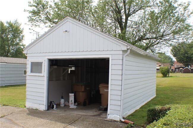 Photo - 110 Susan Ln