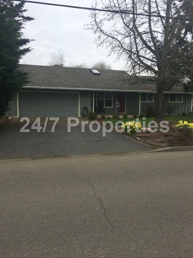 Photo - Charming 3 BD I 2 BA Molalla Home