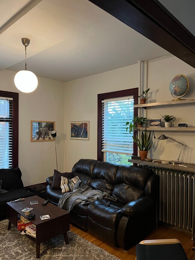 Living Room - 2544 Aldrich Ave S Unit 1