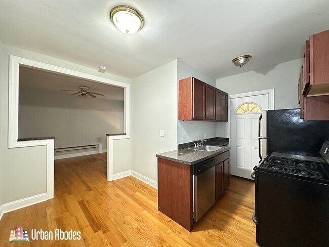 Photo - 3731 N Pine Grove Ave Unit A00W