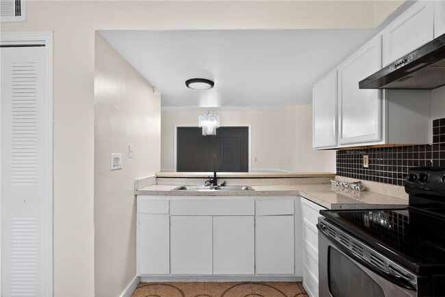 Photo - 6071 Regent Manor