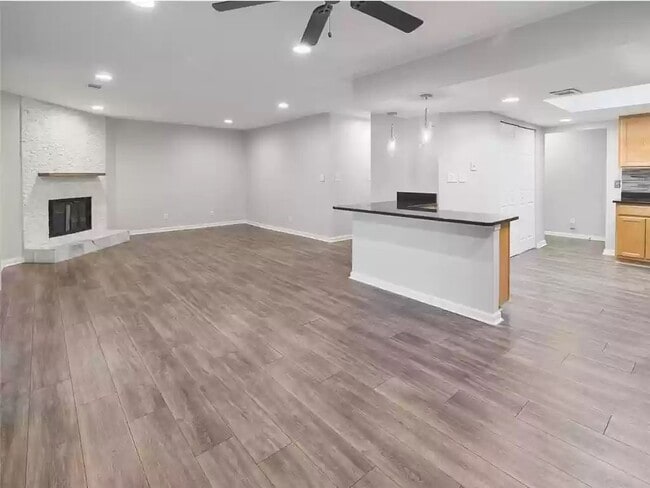 Building Photo - 2017 Powers Ferry Trce SE Unit 2017 Rental