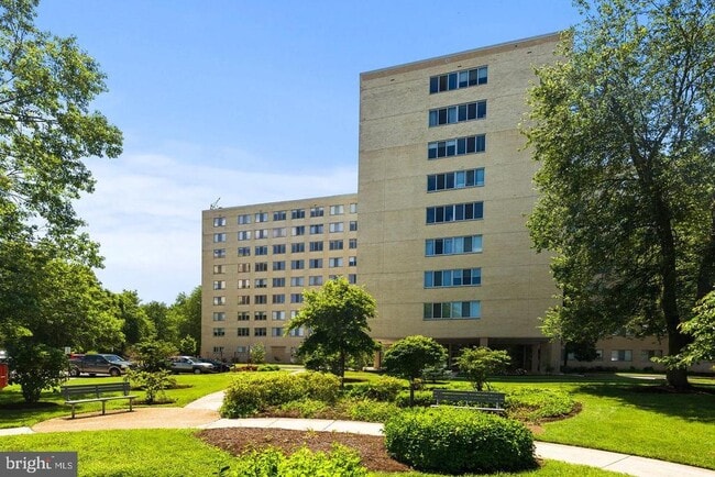 Building Photo - 6631 Wakefield Dr Unit 804 Rental